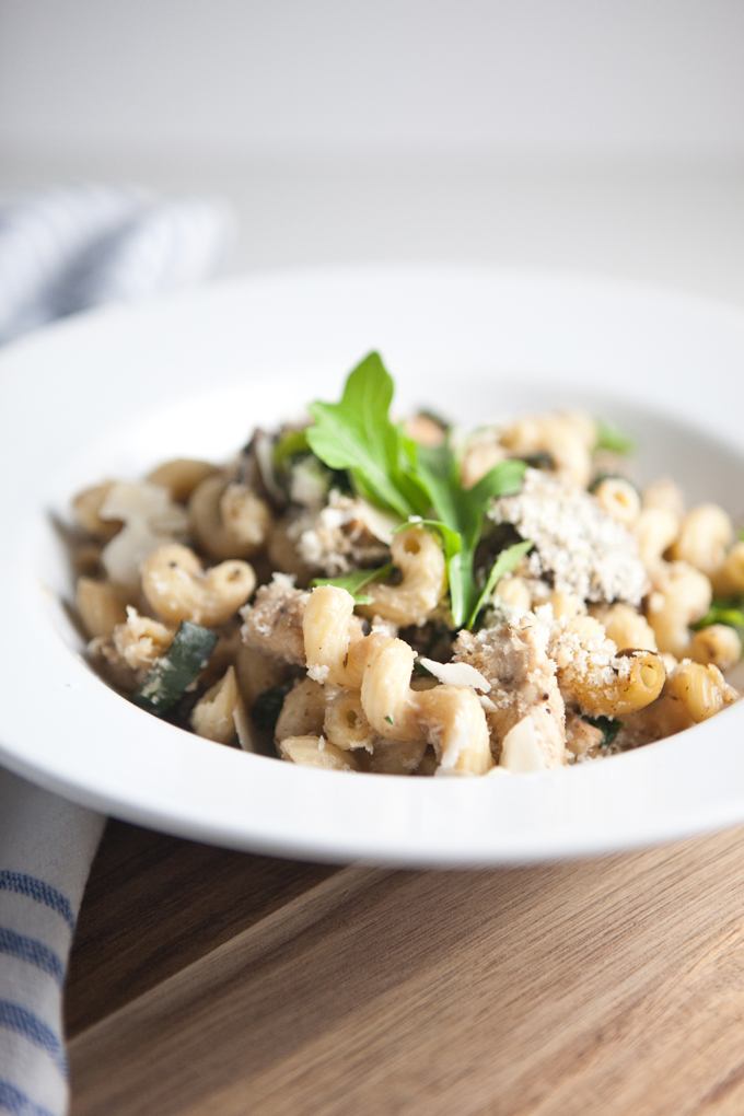 Skinny Macro Friendly Pasta Bake with chicken, mushrooms, spinach and cauliflower cream sauce