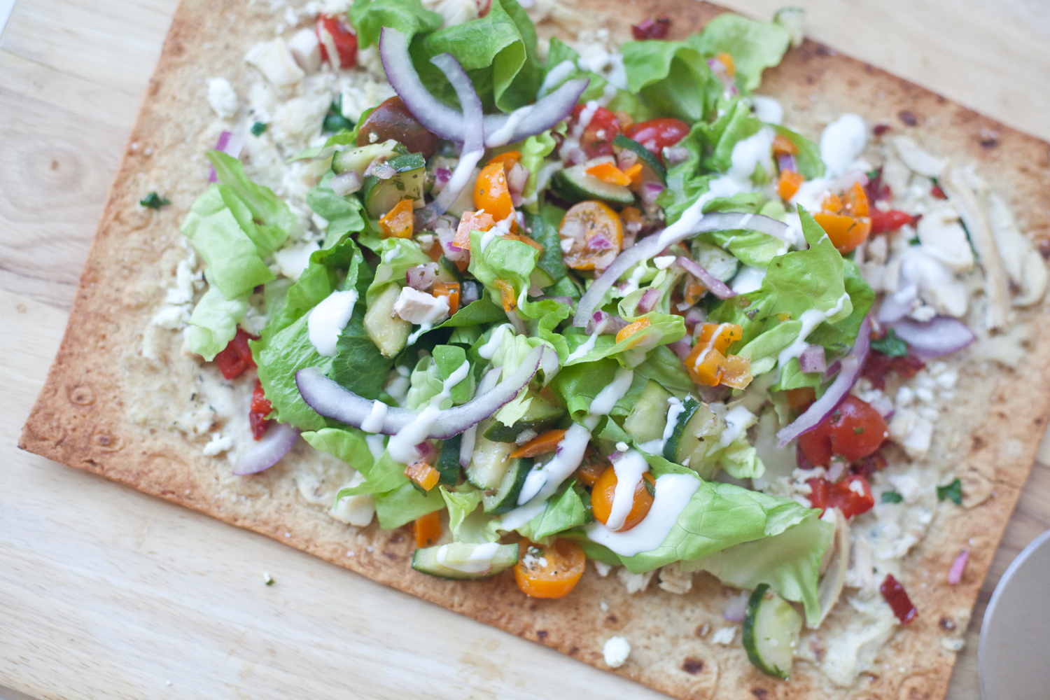 Super Skinny Greek flatbread pizza www.lillieeatsandtellscom.bigscoots-staging.com