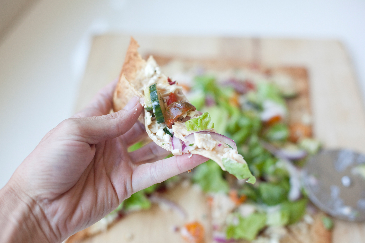 Macro Friendly Greek Flatbread lavash pizza lillieeatsandtellscom.bigscoots-staging.com