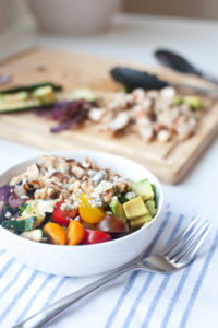 Macro- friendly rainbow bowl with roasted veggies and blue cheese www.lillieeatsandtellscom.bigscoots-staging.com