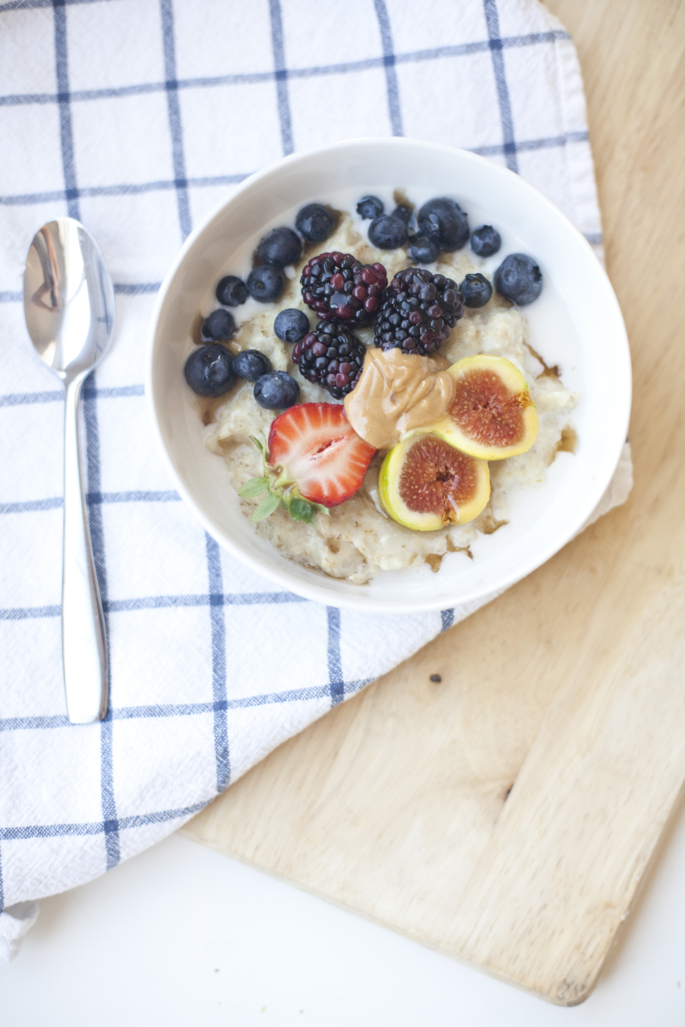 Protein Oatmeal with sneaky eggwhites www.lillieeatsandtellscom.bigscoots-staging.com