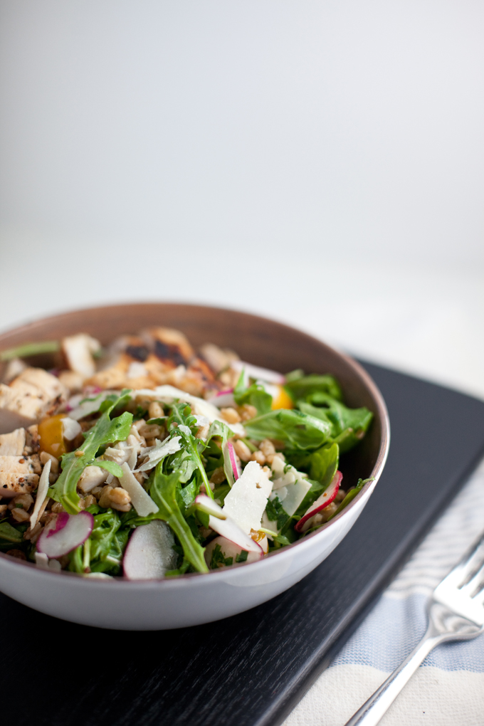 Farro, Arugula Salad with Lemon and Herbs- Macro Friendly www.lillieeatsandtellscom.bigscoots-staging.com