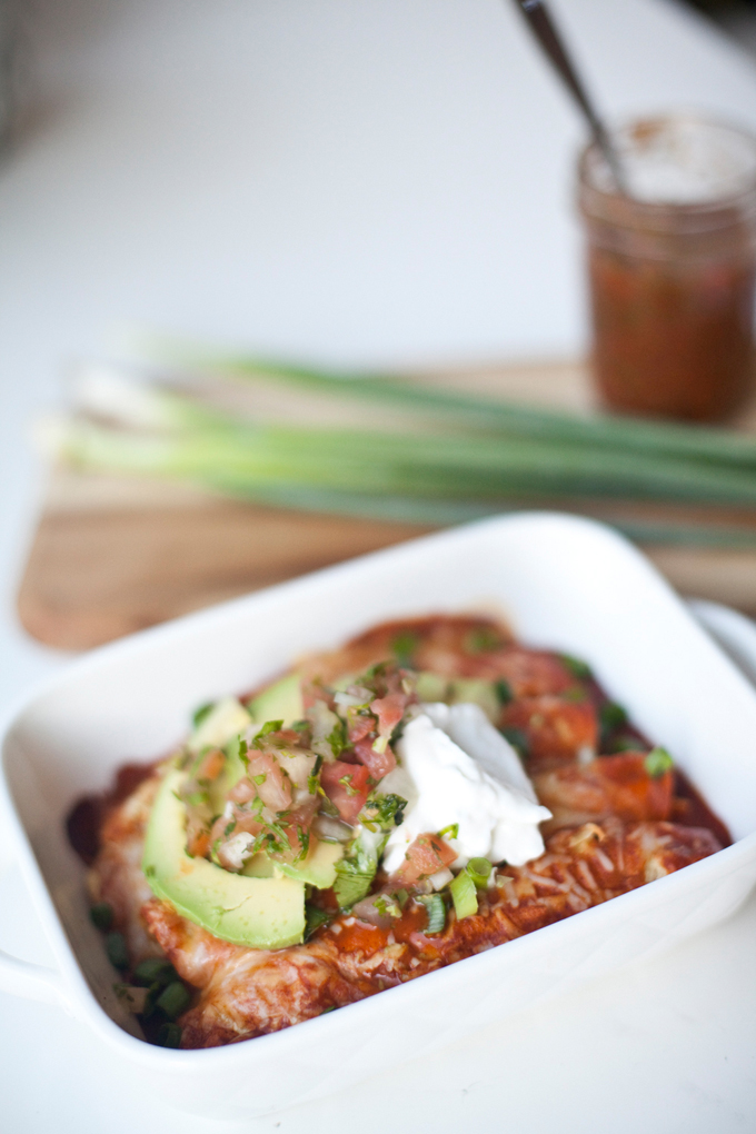 Skinny, Macro-Friendly Creamy Chicken Enchiladas- 500 calories for this whole pan! lillieeatsandtellscom.bigscoots-staging.com