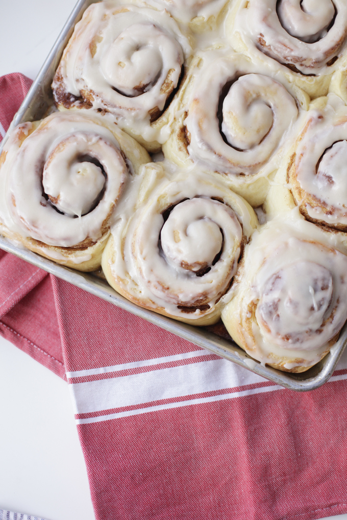 Our Favorite Giant Cinnamon Rolls www.lillieeatsandtellscom.bigscoots-staging.com