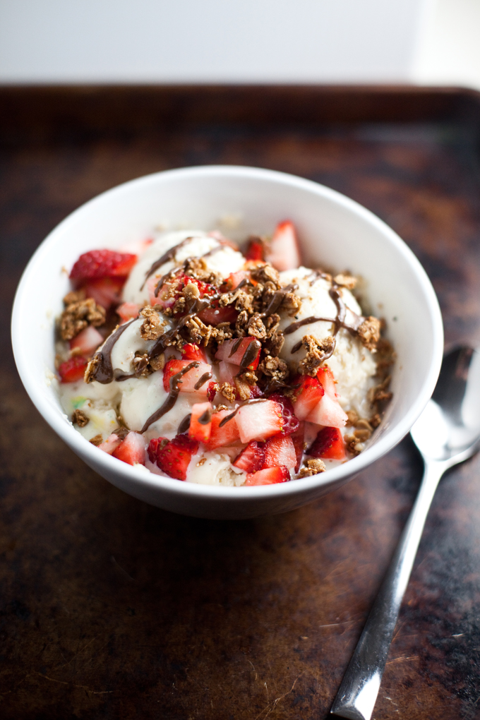 Warm Oatmeal Sundae www.lillieeatsandtellscom.bigscoots-staging.com