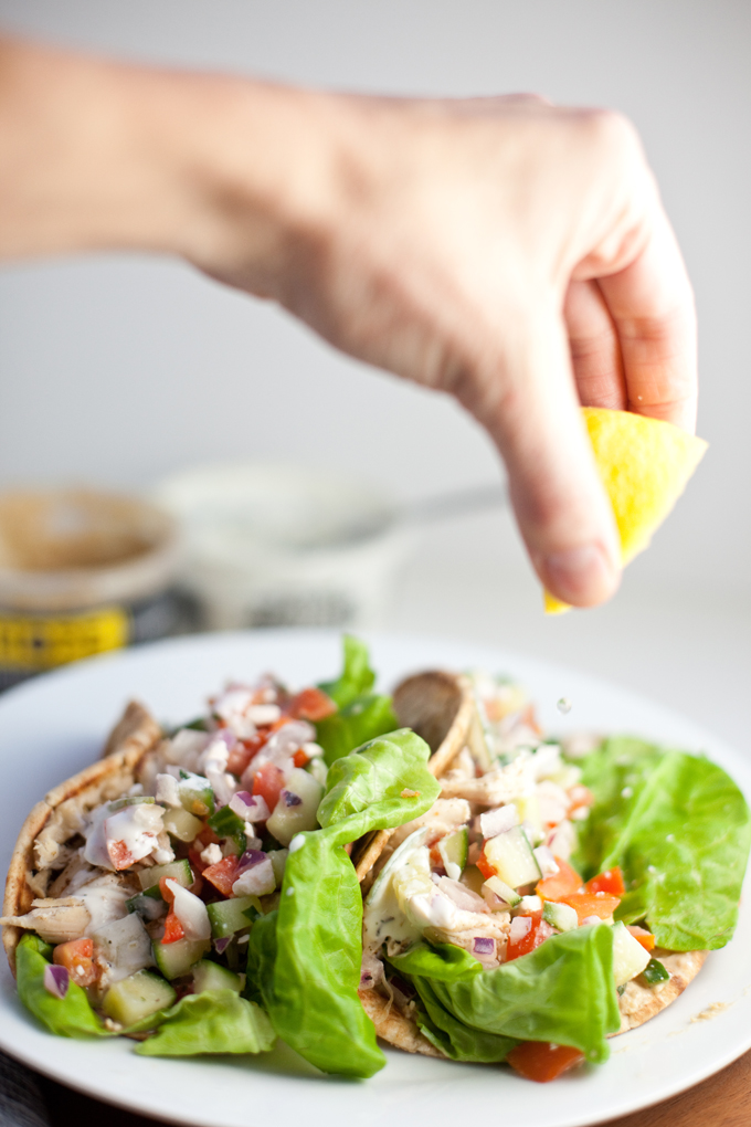 chicken greek pitas www.lillieeatsandtellscom.bigscoots-staging.com