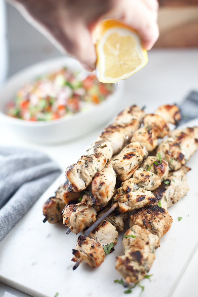 Greek Marinated Chicken Skewers #macrofriendly #light #healthy www.lillieeatsandtellscom.bigscoots-staging.com
