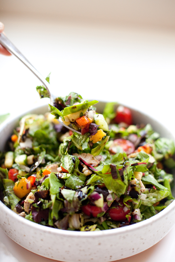 My Favorite Veggie and Peach Chopped Salad www.lillieeatsandtellscom.bigscoots-staging.com #macrofriendly #macrofriendlyrecipes #healthyrecipes #choppedsalads #weightwatchersrecipes