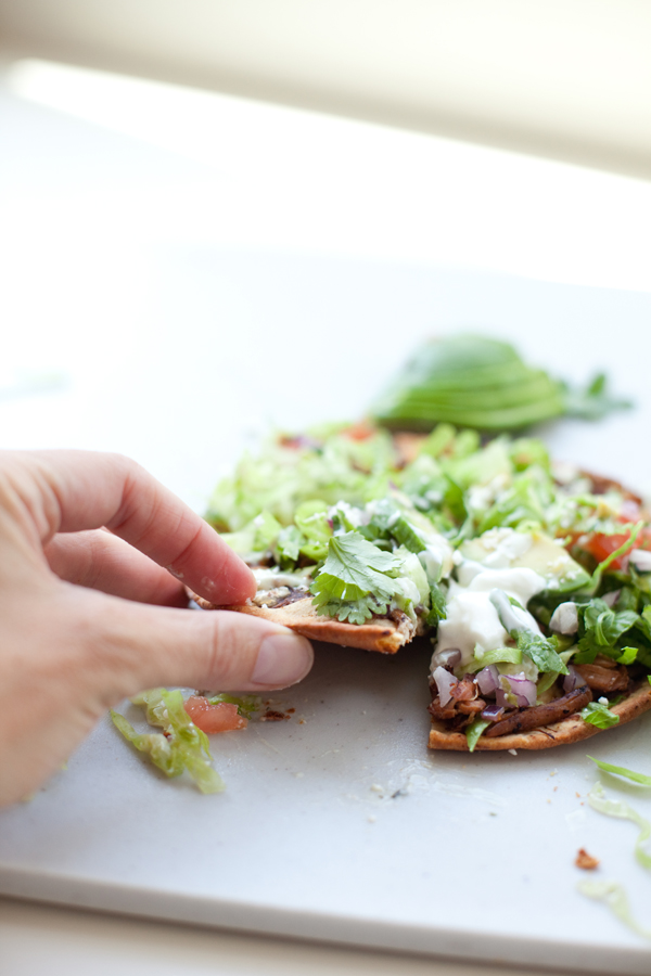 Low Carb Carnitas Tostada Pizzas www.lillieeatsandtellscom.bigscoots-staging.com#macrofriendly #macrofriendlyrecipes #iifym #weightwatchersrecipes #cookinglight