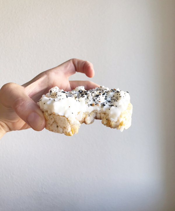 Rice cake with cottage cheese