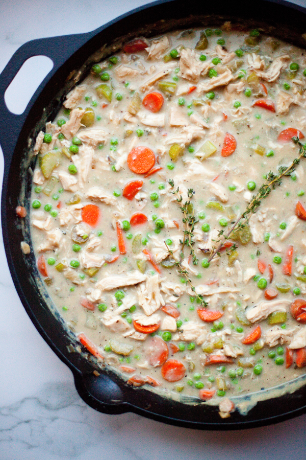 This creamy chicken pot pie soup is so flavorful. www.lillieeatsandtellscom.bigscoots-staging.com