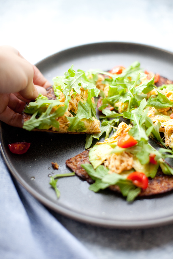 This buffalo chicken pizza is so yummy and just beautiful to even look at! www.lillieeatsandtellscom.bigscoots-staging.com