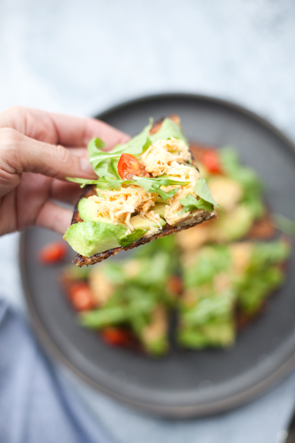 There's so many ways to use my creamy buffalo chicken, and pizza is such a fun choice! www.lillieeatsandtellscom.bigscoots-staging.com