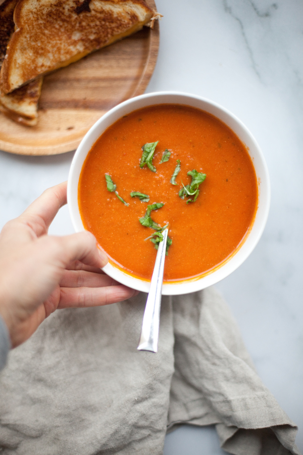 quick and easy tomato soup. www.lillieeatsandtellscom.bigscoots-staging.com