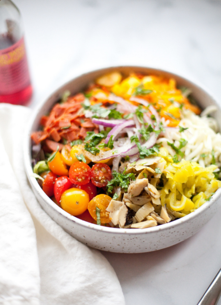 I love a big, crunchy bowl of salad. Especially when it tastes like pizza! www.lillieeatsandtellscom.bigscoots-staging.com