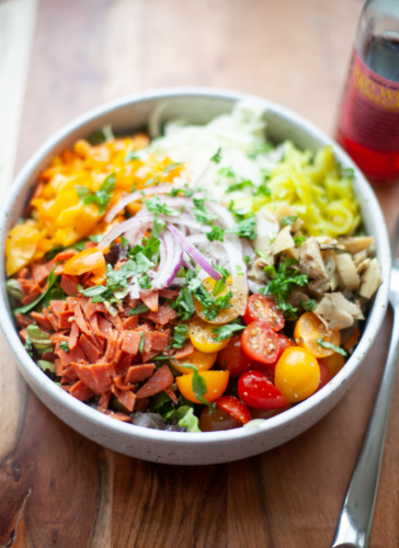 There's nothing better than a good, quick, delicious chopped salad. www.lillieeatsandtellscom.bigscoots-staging.com