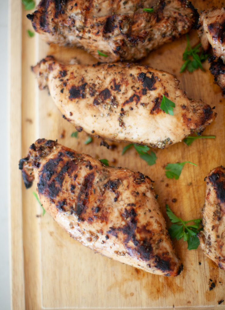 Feed a crowd with this macro friendly balsamic herb grilled chicken. www.lillieeatsandtellscom.bigscoots-staging.com