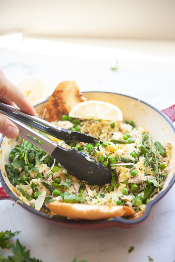 This spring skillet meal will be a crowd favorite! www.lillieeatsandtellscom.bigscoots-staging.com