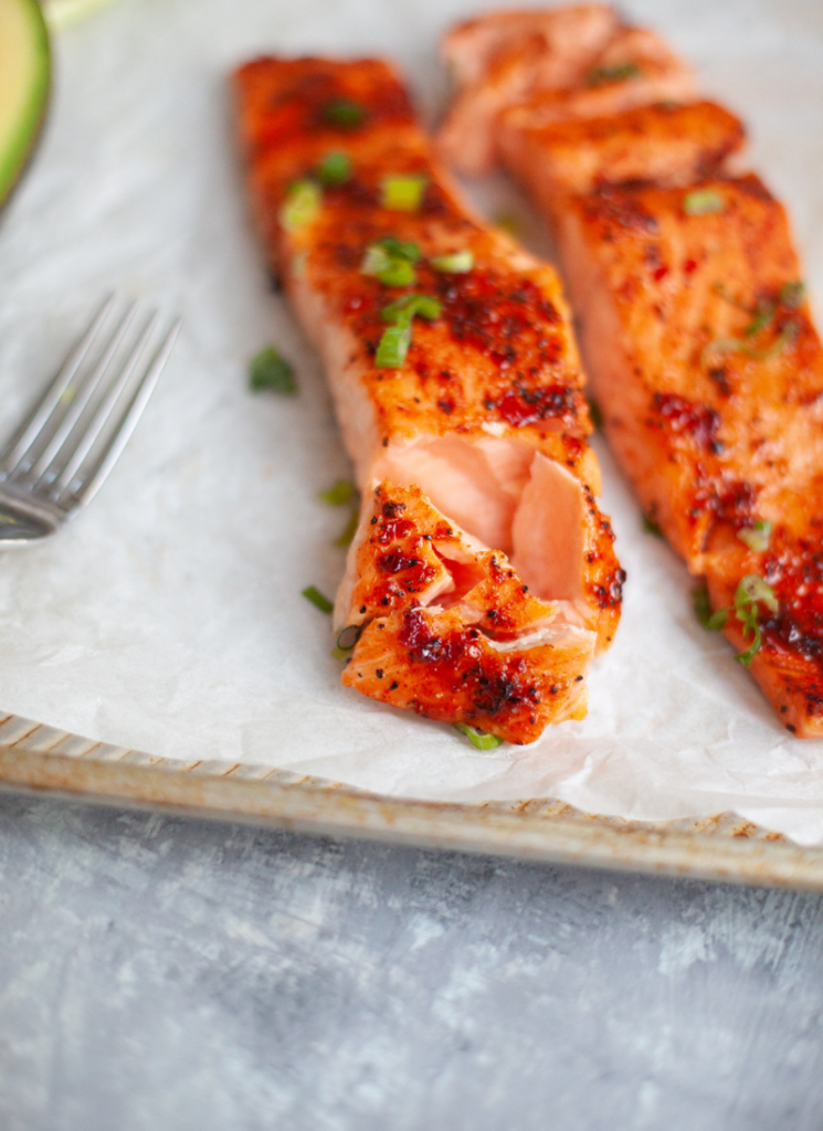 You won’t find an easier, macro-friendly recipe for sweet chili salmon. www.lillieeatsandtellscom.bigscoots-staging.com