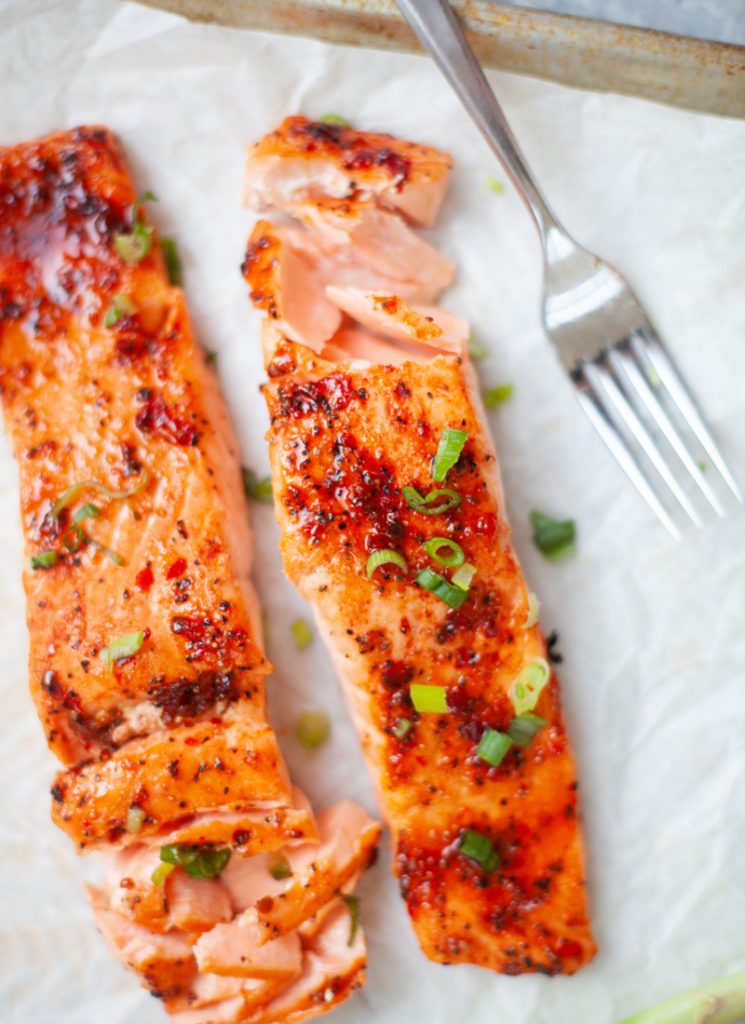 The whole family will love this sweet chili salmon. www.lillieeatsandtellscom.bigscoots-staging.com