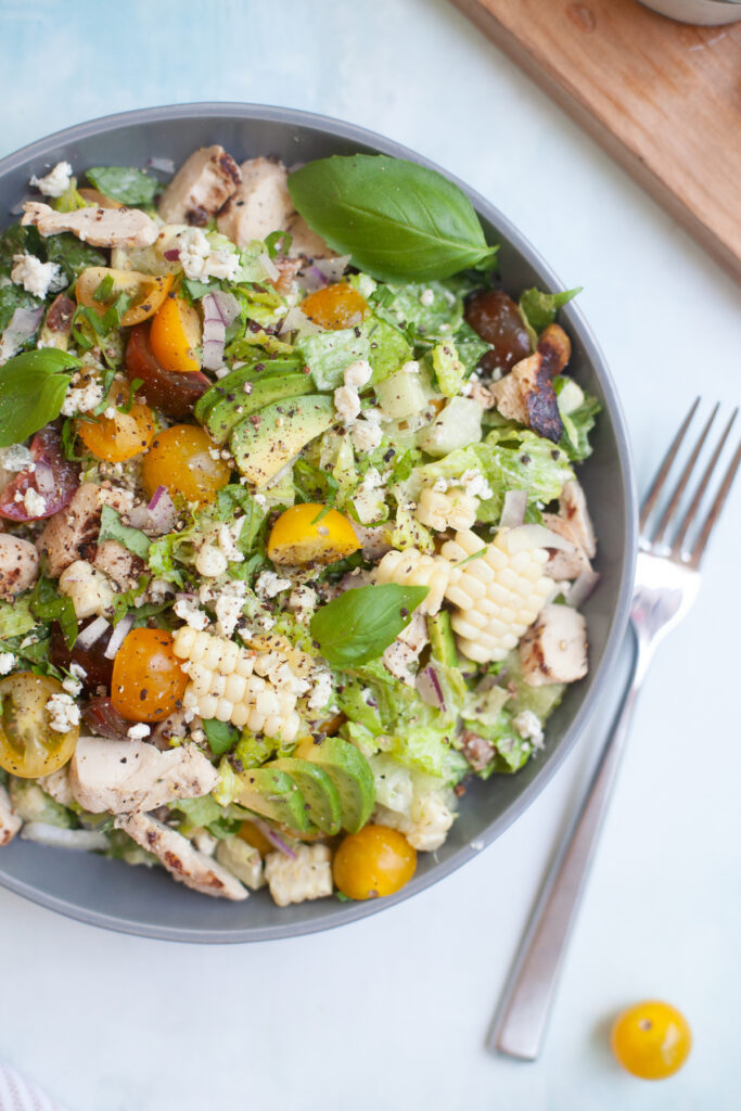 macro friendly BLT chopped salad with creamy blue cheese dressing by www.lillieeatsandtellscom.bigscoots-staging.com