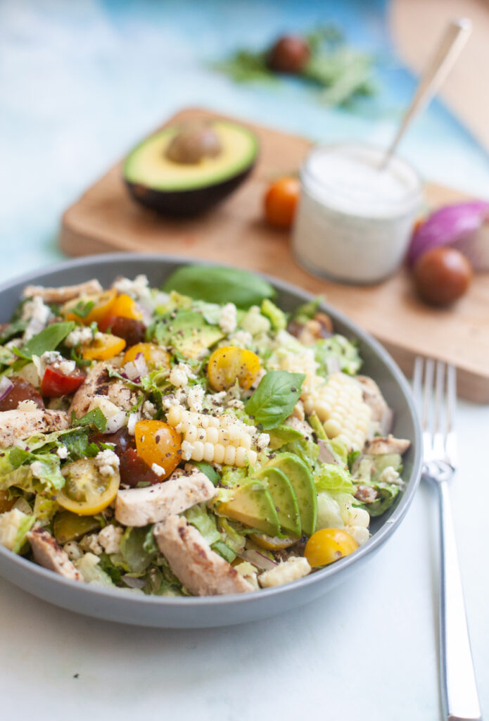 macro friendly BLT chopped salad with creamy blue cheese dressing by www.lillieeatsandtellscom.bigscoots-staging.com