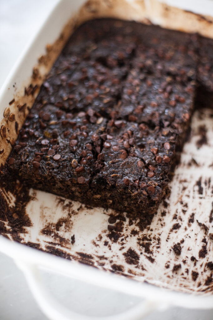 macro friendly recipe for brownie baked squash oats by www.lillieeatsandtellscom.bigscoots-staging.com