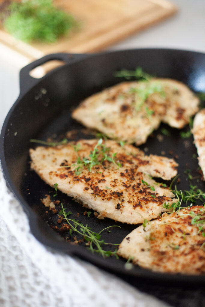 Crispy Garlic and Thyme Chicken recipe by www.lillieeatsandtellscom.bigscoots-staging.com