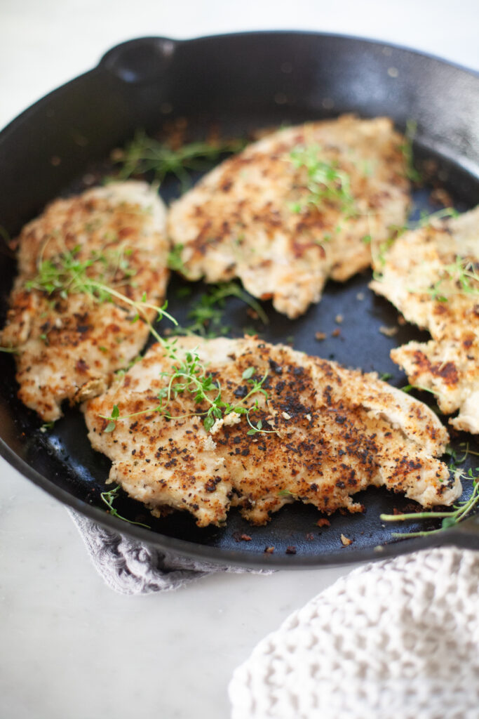 Crispy Garlic and Thyme Chicken recipe by www.lillieeatsandtellscom.bigscoots-staging.com