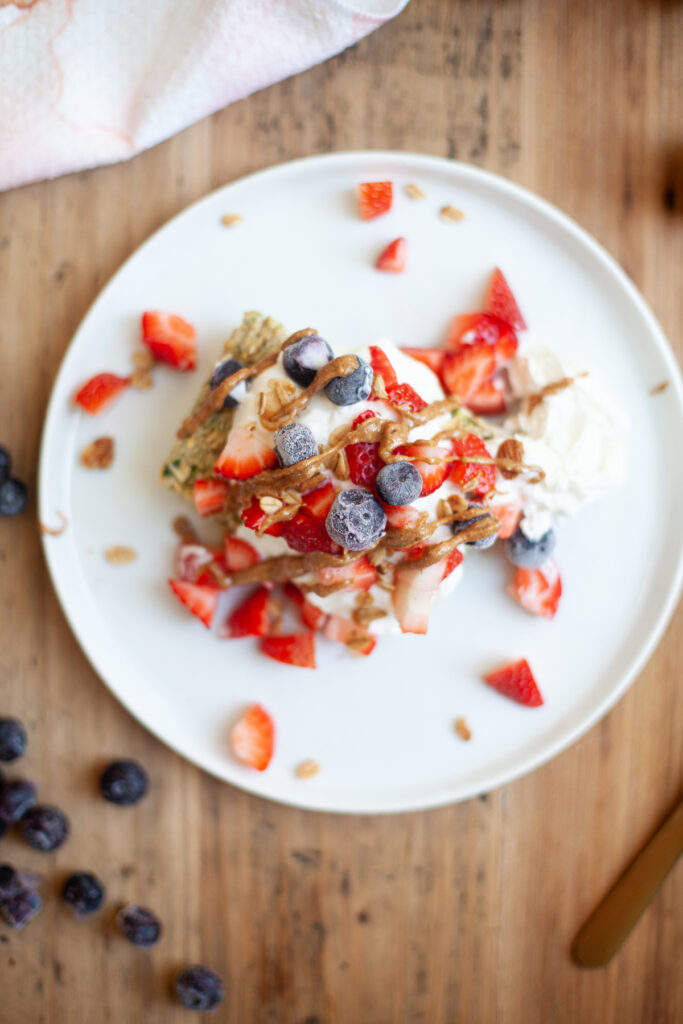 macro friendly treat snickerdoodle zucchini baked oats recipe by www.lillieeatsandtellscom.bigscoots-staging.com