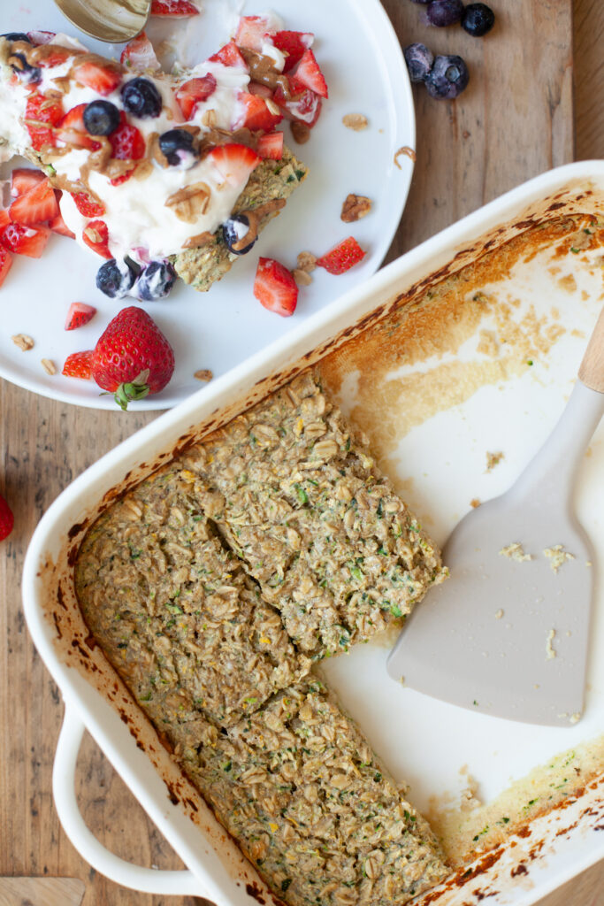 macro friendly treat snickerdoodle zucchini baked oats recipe by www.lillieeatsandtellscom.bigscoots-staging.com