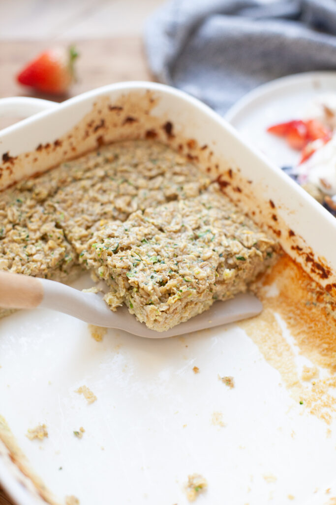 macro friendly treat snickerdoodle zucchini baked oats recipe by www.lillieeatsandtellscom.bigscoots-staging.com