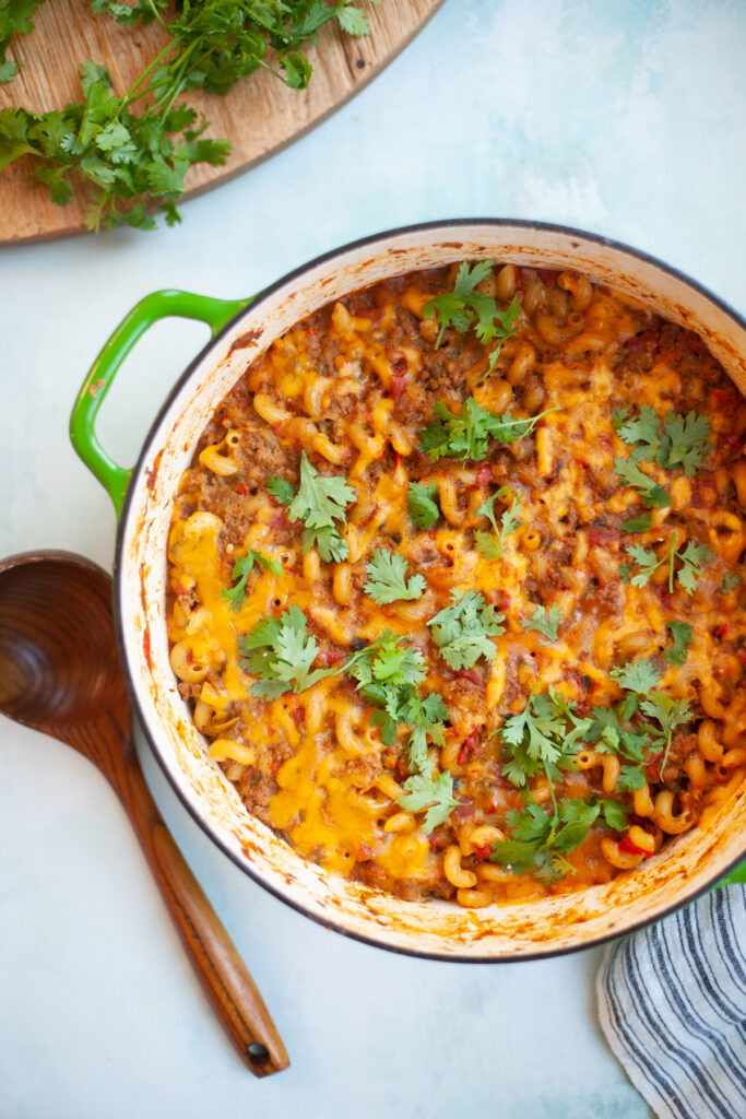 easy lean chili mac recipe by www.lillieeatsandtellscom.bigscoots-staging.com macro friendly comfort food