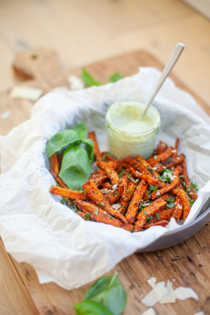 Basil yogurt dipping sauce perfect for roasted carrots and veggies. www.lillieeatsandtellscom.bigscoots-staging.com